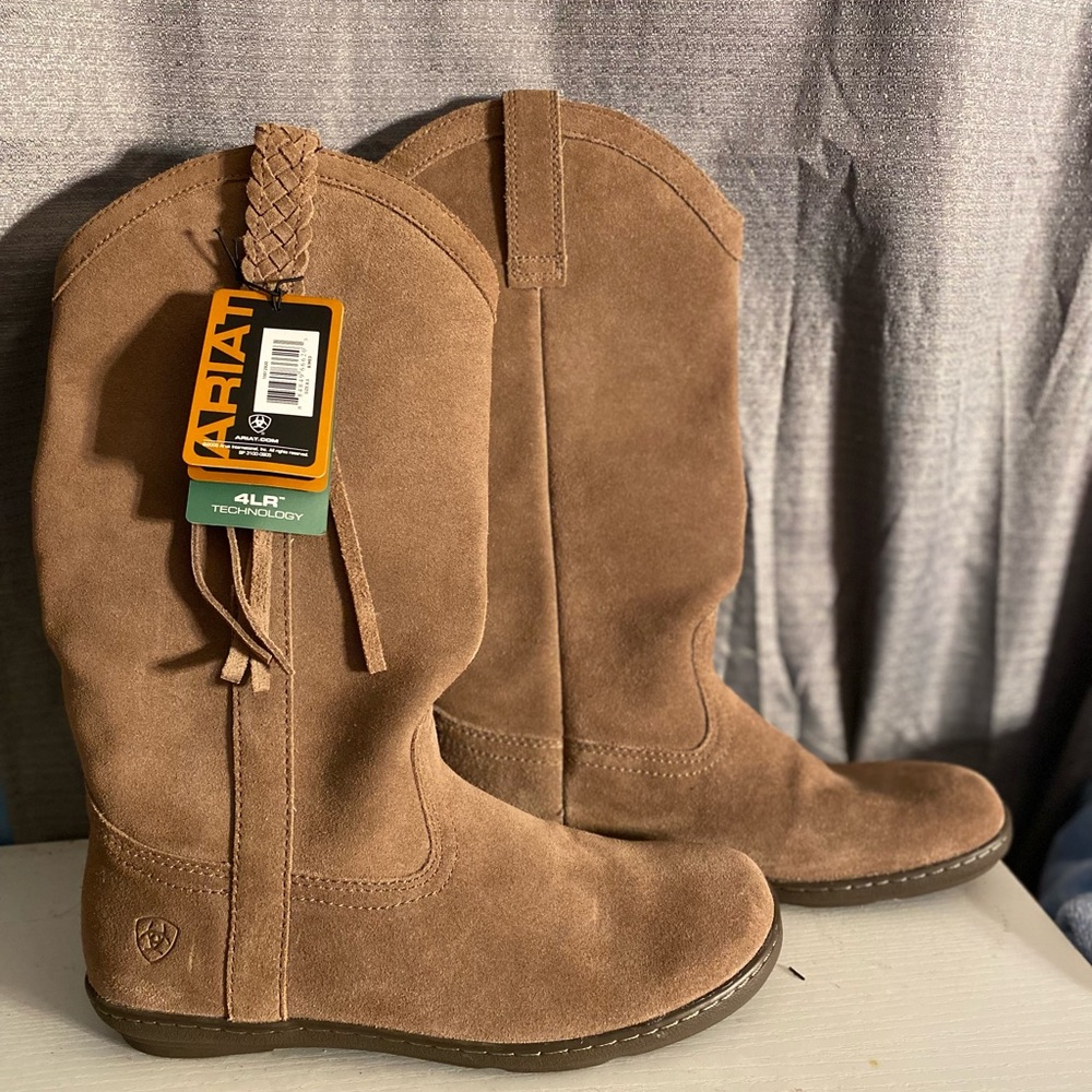 Brown Ariat boots NWT
